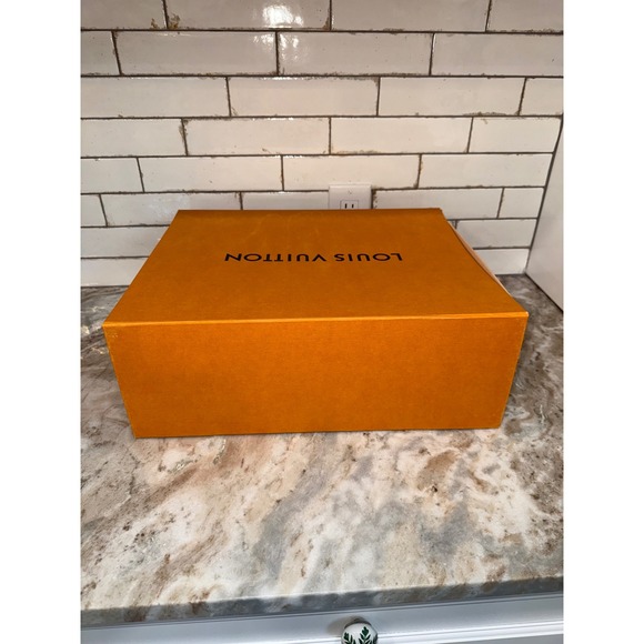 Louis Vuitton OnTheGo MM Monogram Empreinte Leather Tourterelle Tote Bag M45494 - Picture 6 of 8